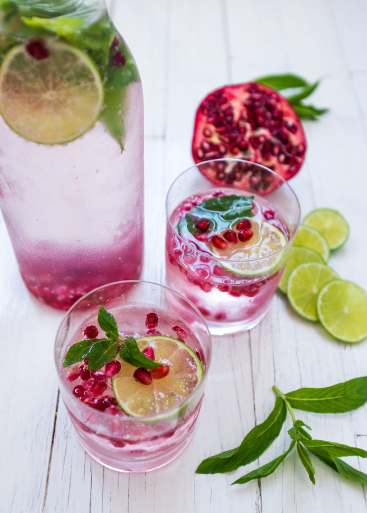 GIN AND POMEGRANATE SPRITZER